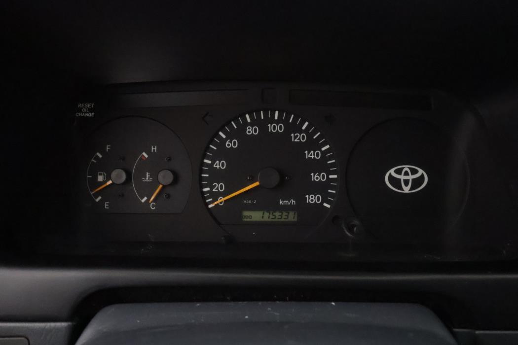 TOYOTA Hiace 2004