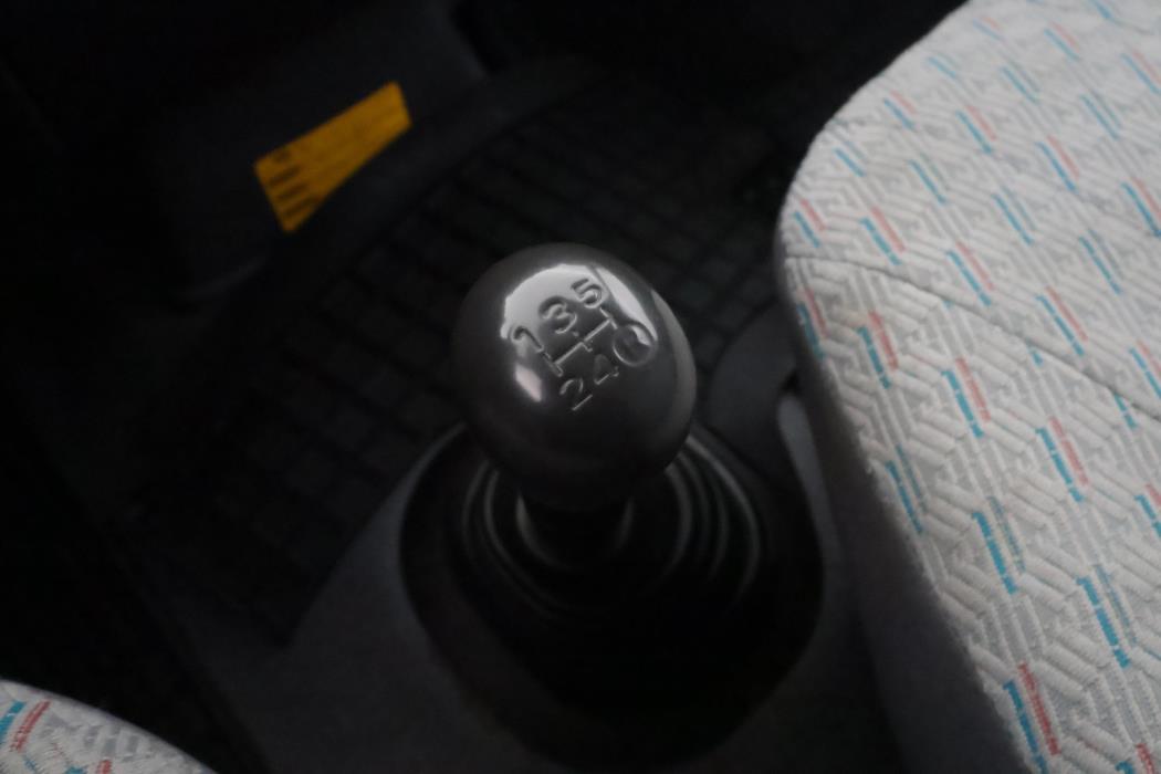 TOYOTA Hiace 2004