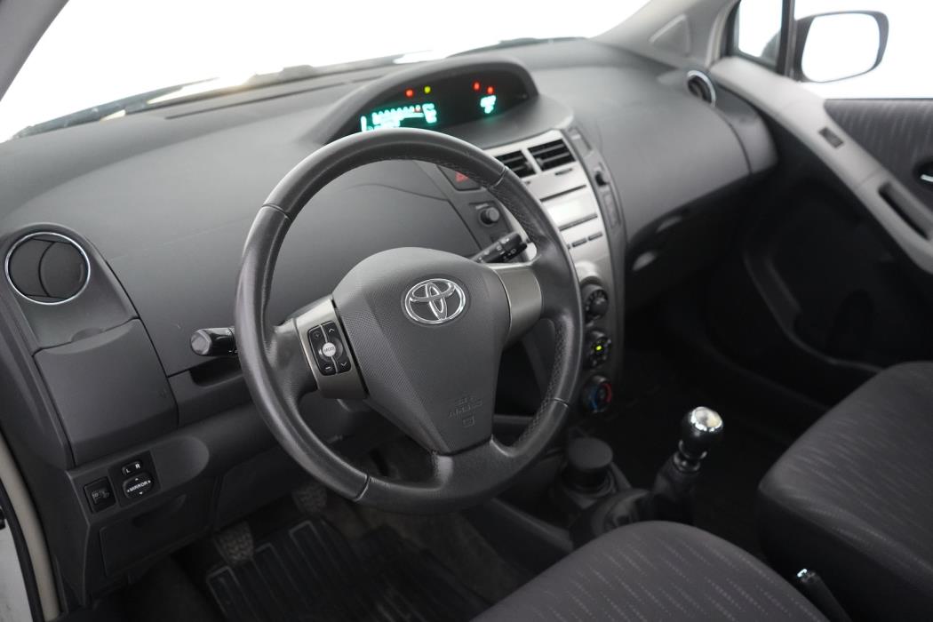 TOYOTA Yaris 2009