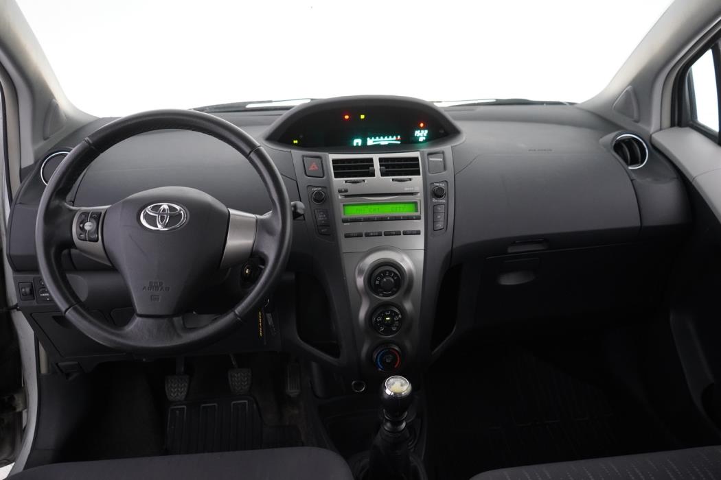 TOYOTA Yaris 2009