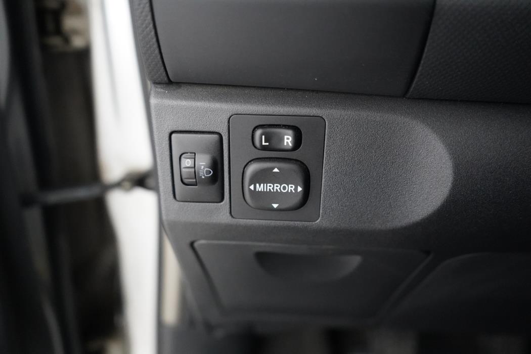 TOYOTA Yaris 2009