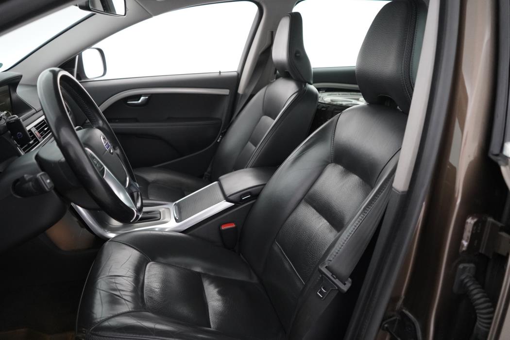 VOLVO XC70 2012