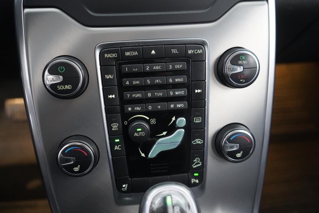 VOLVO XC70 2012