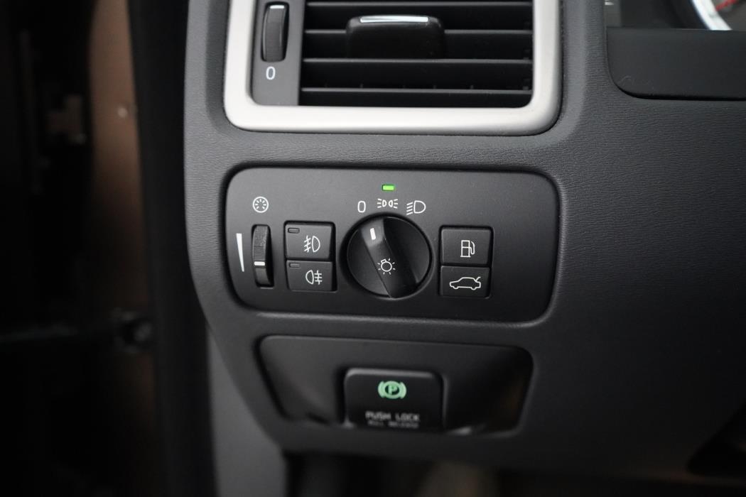 VOLVO XC70 2012
