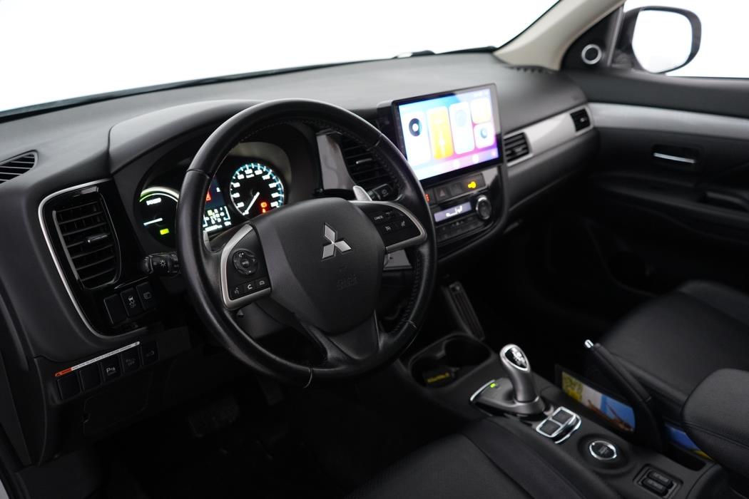 MITSUBISHI Outlander PHEV 2014