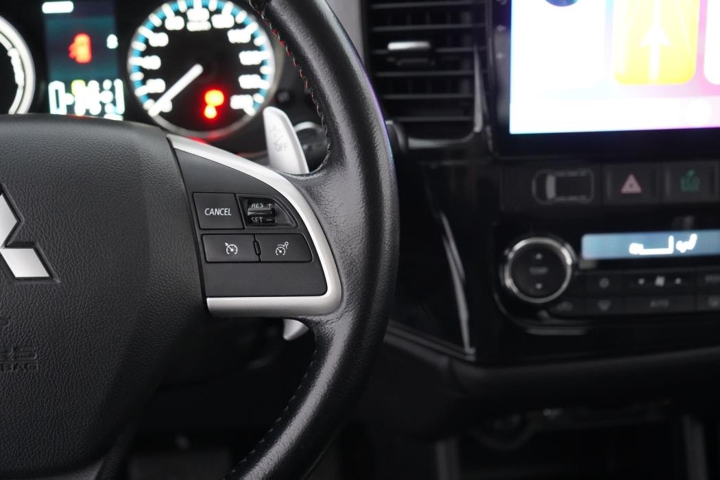 MITSUBISHI Outlander PHEV 2014