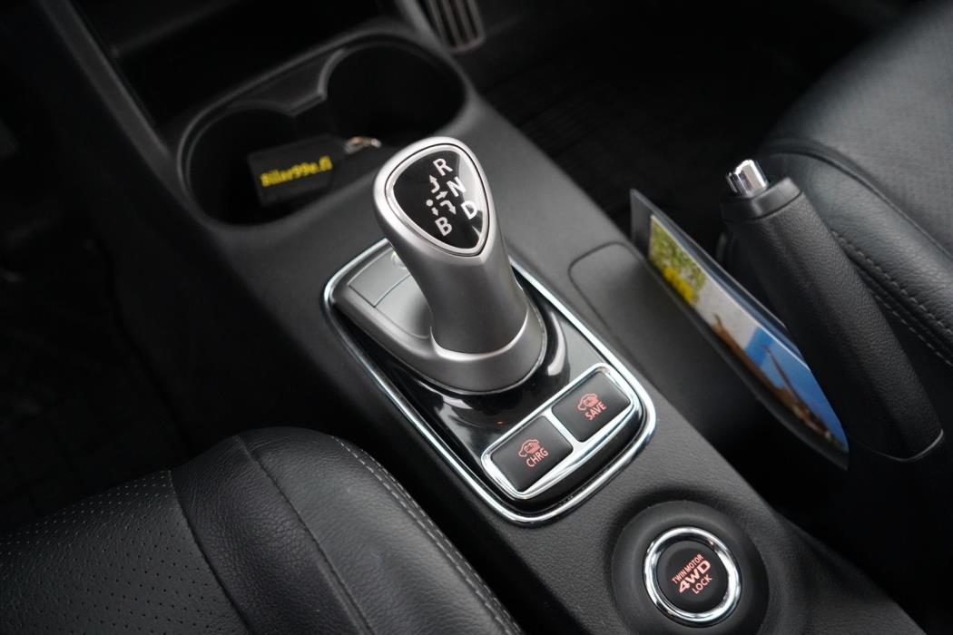 MITSUBISHI Outlander PHEV 2014