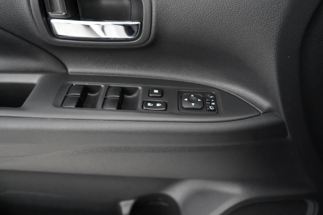 MITSUBISHI Outlander PHEV 2014