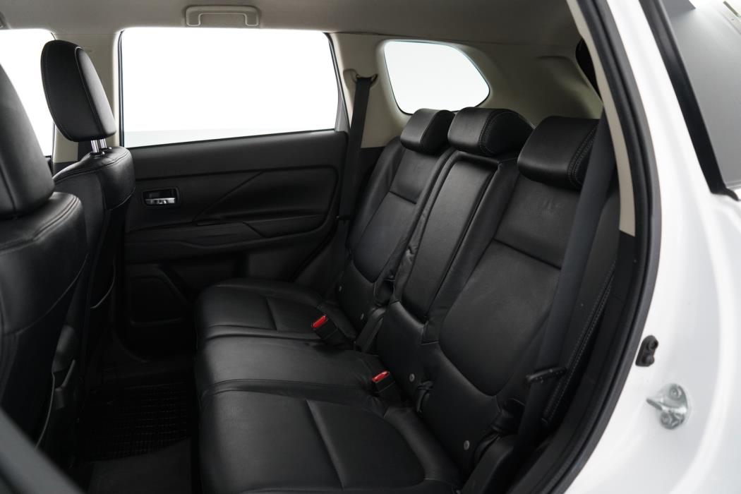 MITSUBISHI Outlander PHEV 2014