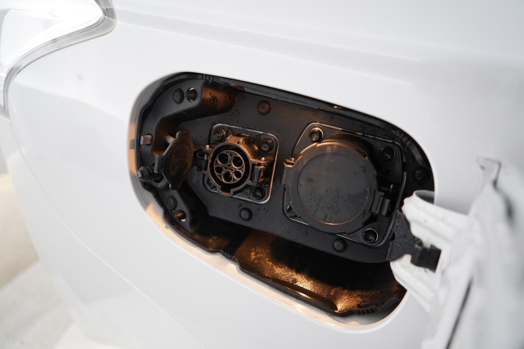 MITSUBISHI Outlander PHEV 2014