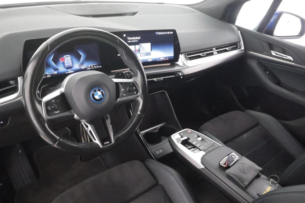 BMW 225 2023