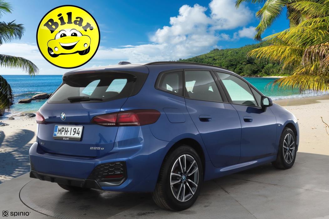 BMW 225 2023