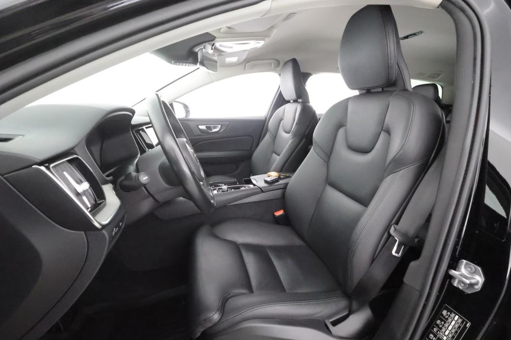 VOLVO V60 2021