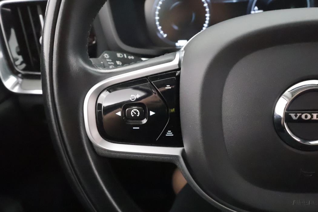 VOLVO V60 2021
