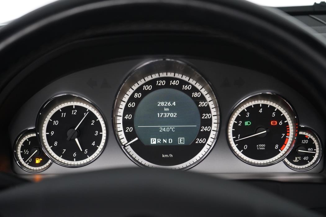 MERCEDES-BENZ E 2010