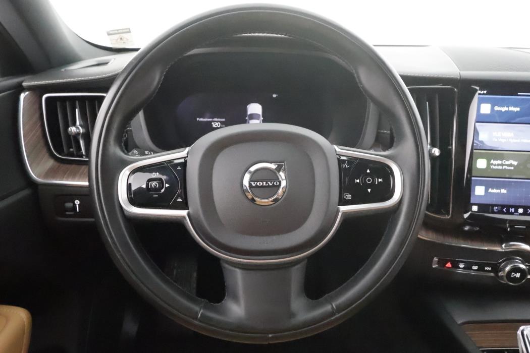 VOLVO XC60 2022