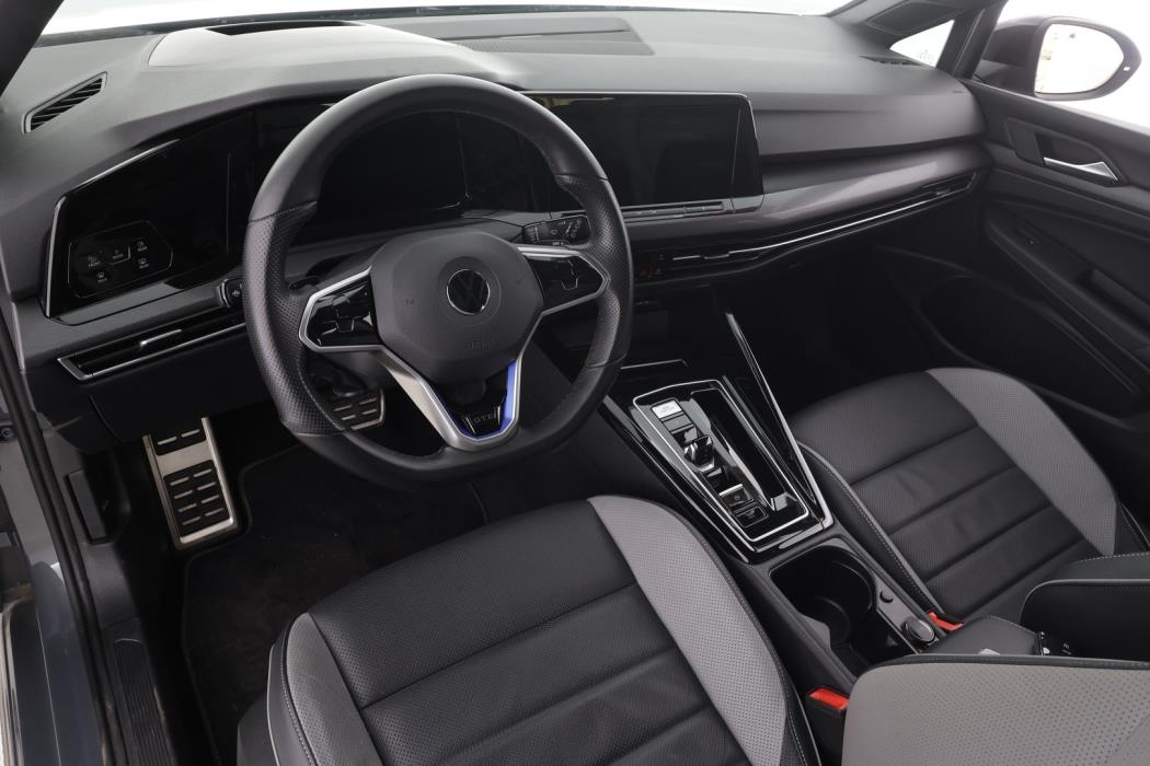 VOLKSWAGEN GOLF 2023