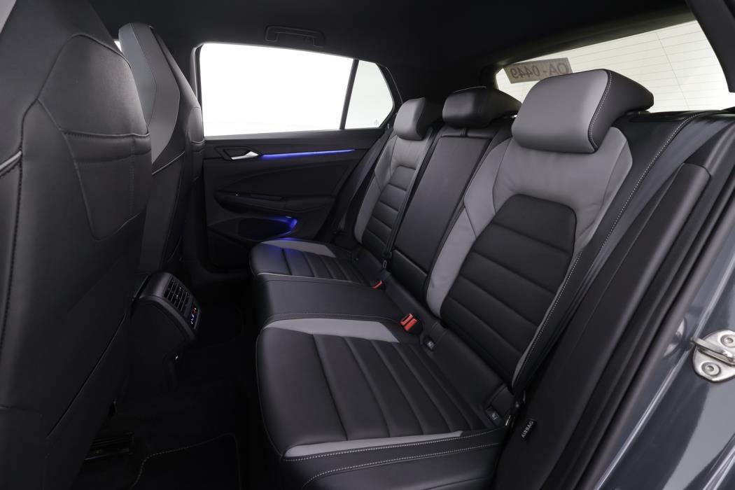 VOLKSWAGEN GOLF 2023