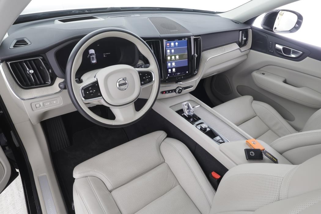 VOLVO XC60 2022