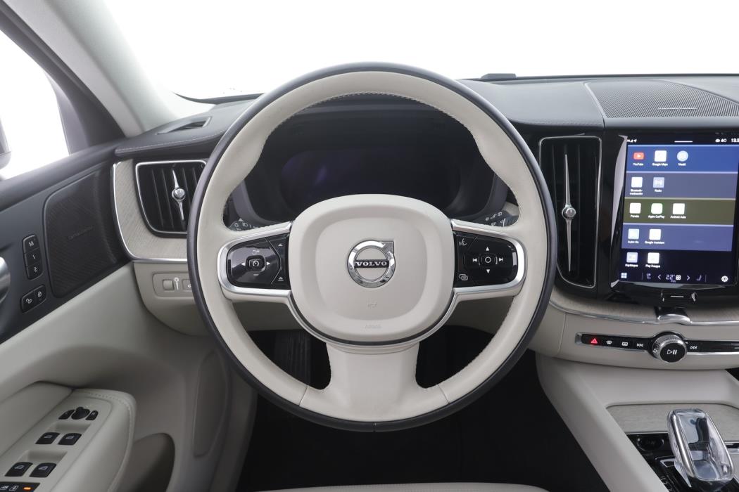 VOLVO XC60 2022