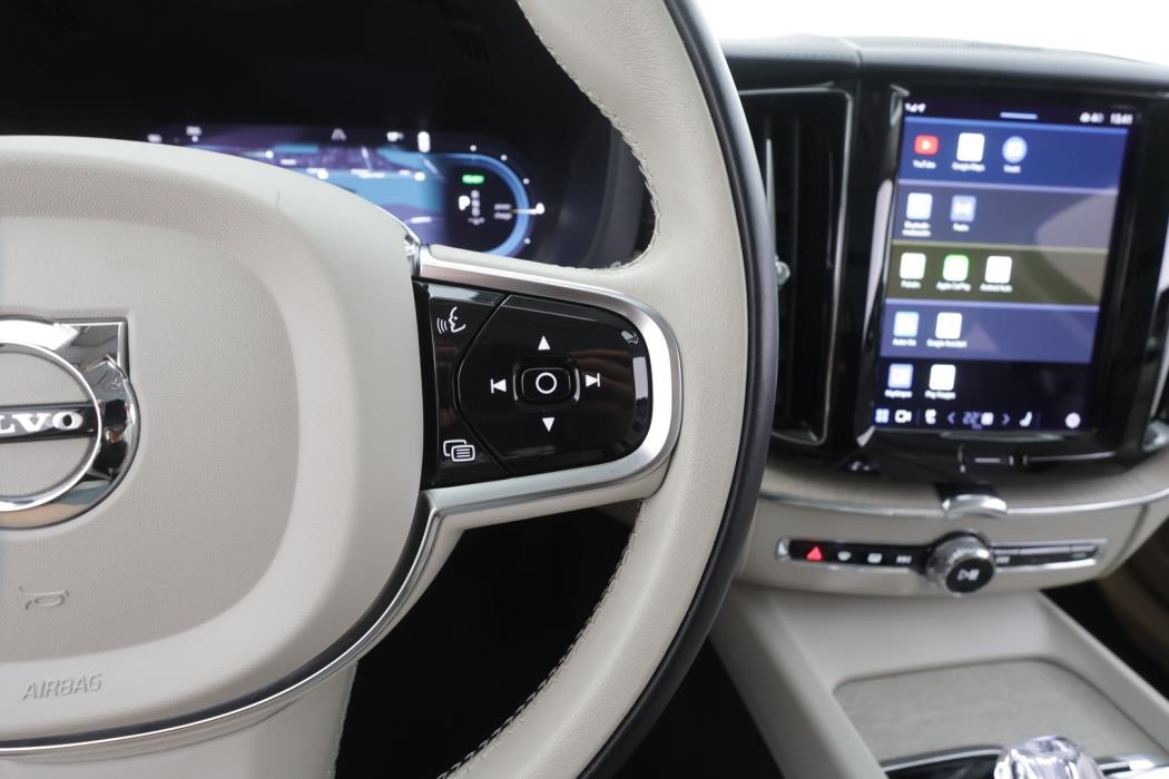 VOLVO XC60 2022