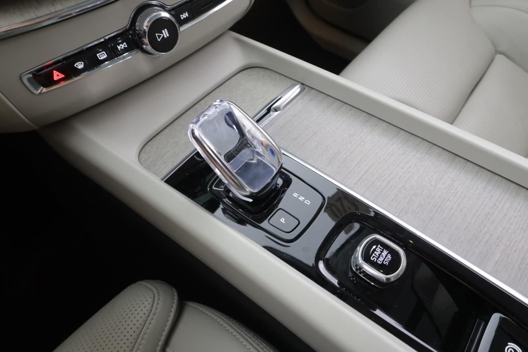 VOLVO XC60 2022