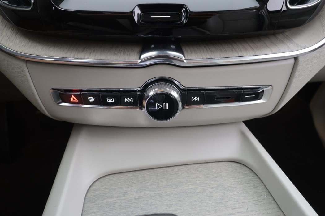 VOLVO XC60 2022