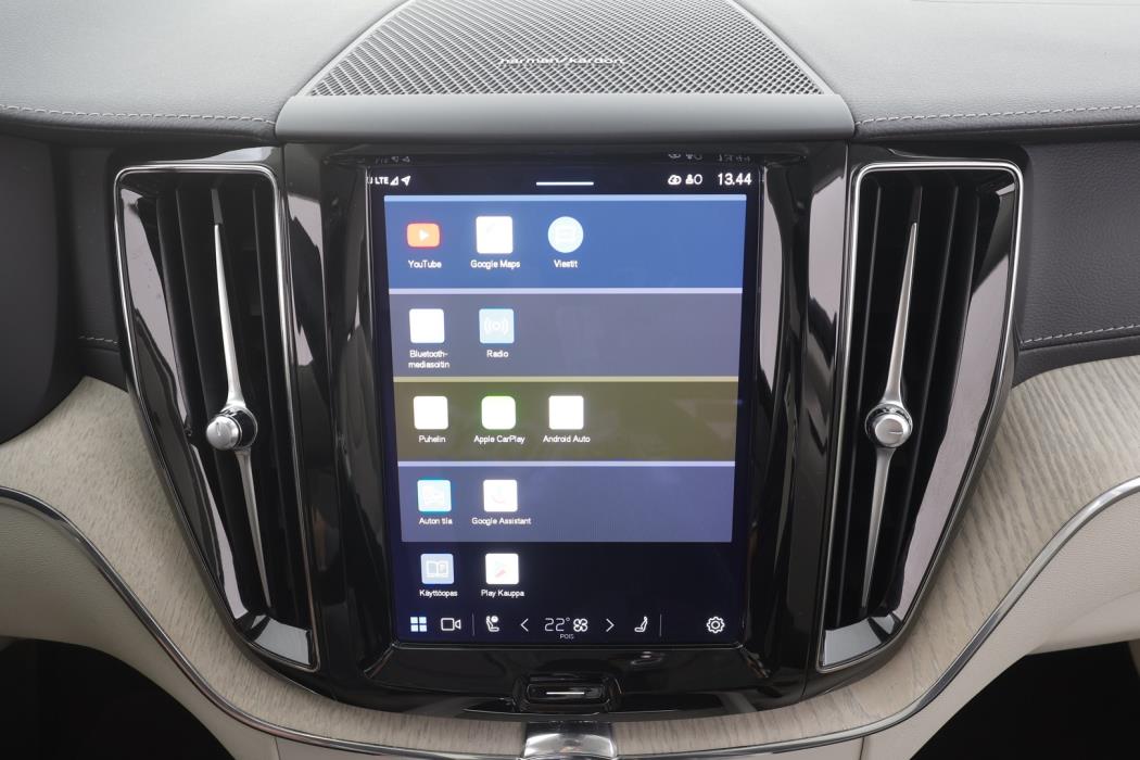 VOLVO XC60 2022