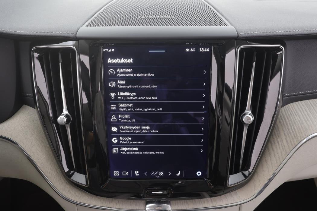 VOLVO XC60 2022