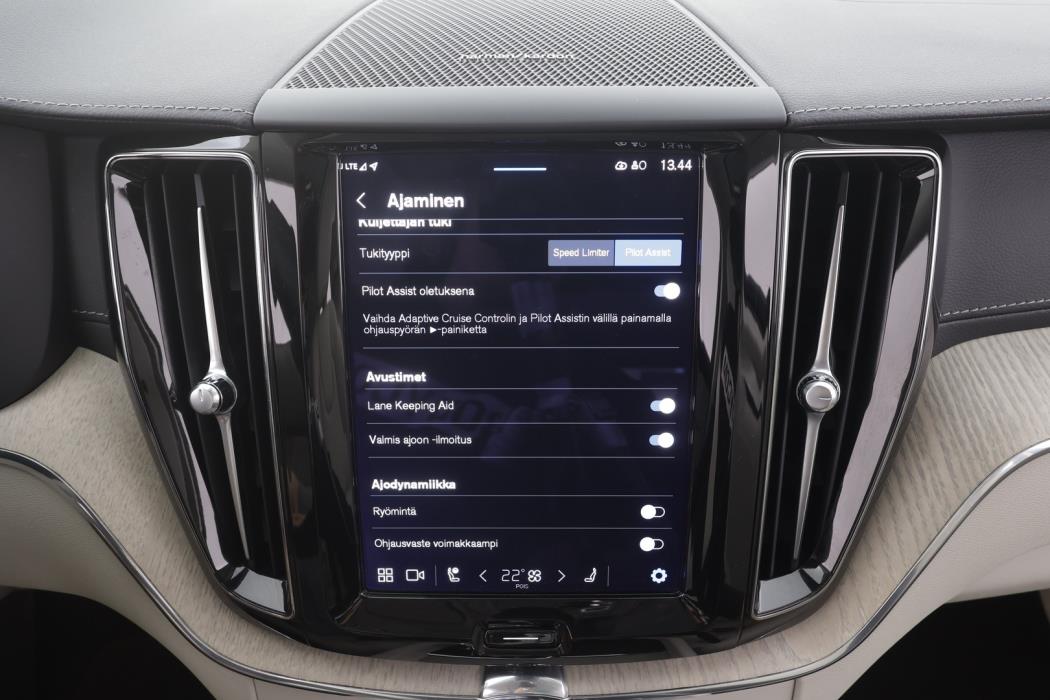 VOLVO XC60 2022