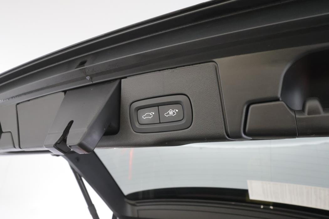 VOLVO XC60 2022
