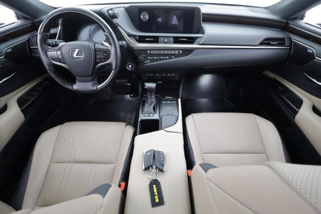 LEXUS ES 2019