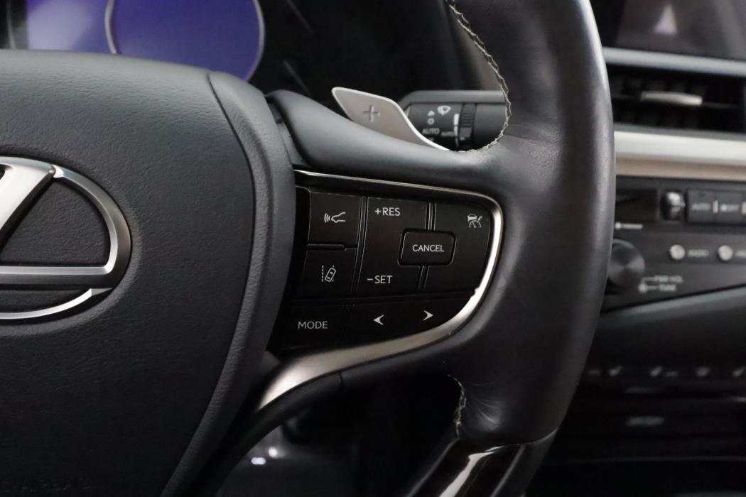 LEXUS ES 2019