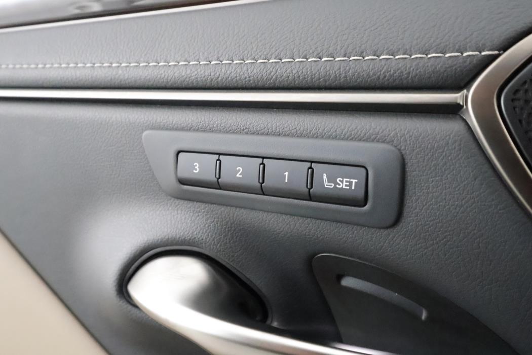 LEXUS ES 2019