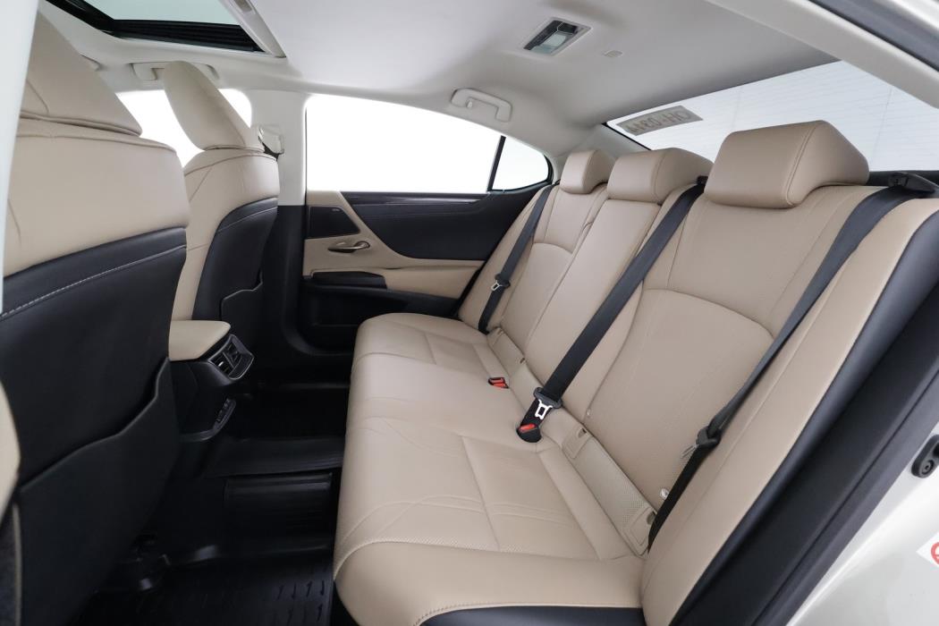 LEXUS ES 2019