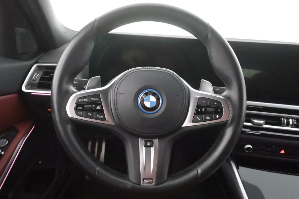 BMW 330 2023