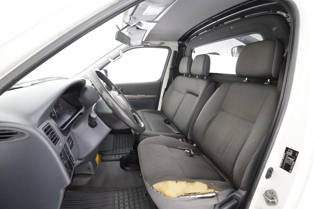 TOYOTA Hiace 2010