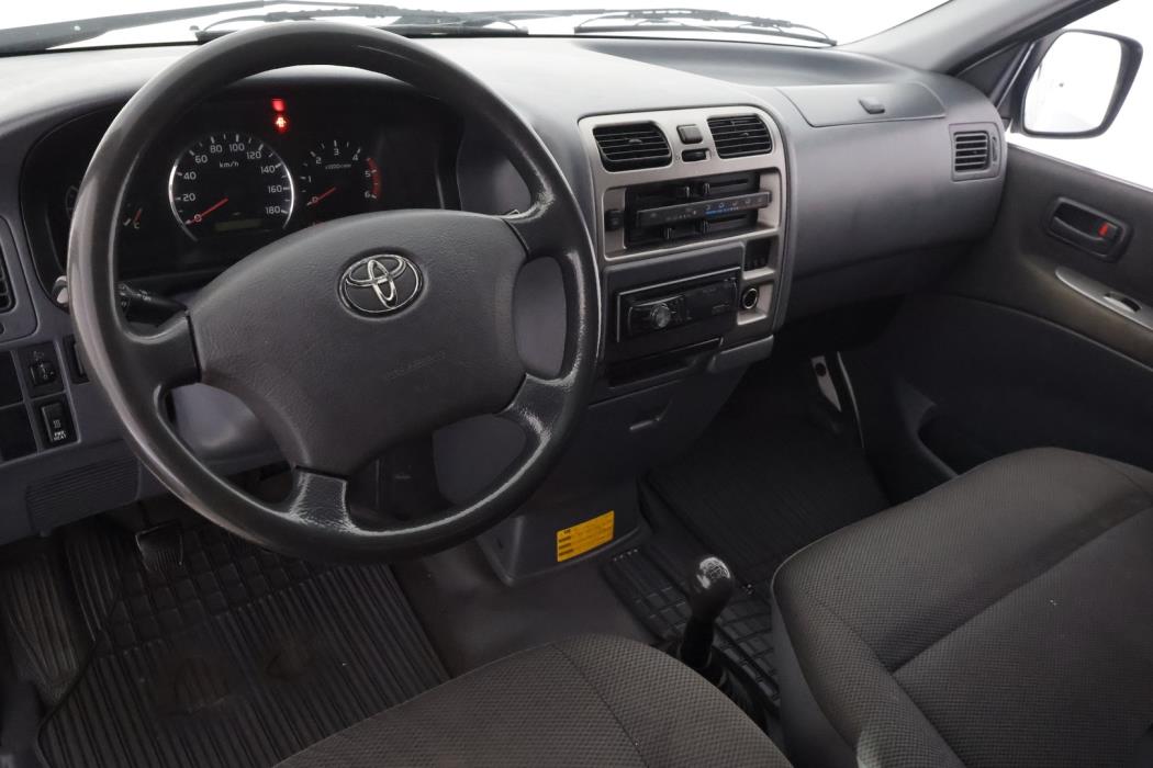 TOYOTA Hiace 2010