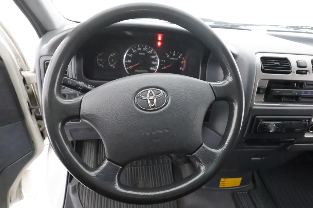 TOYOTA Hiace 2010