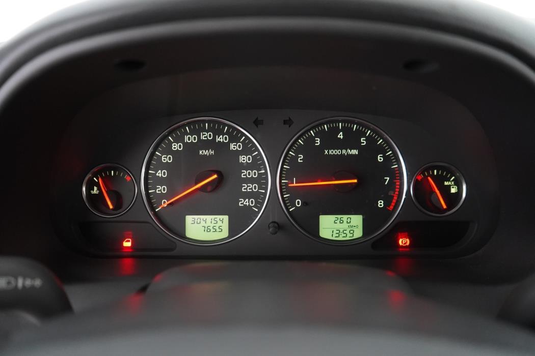 VOLVO V40 2004