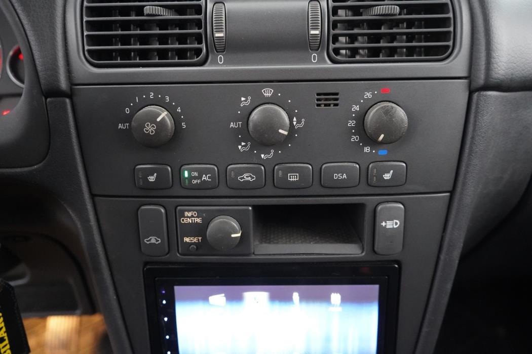 VOLVO V40 2004