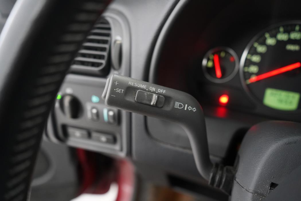 VOLVO V40 2004