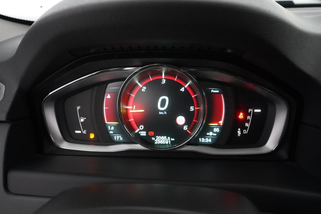 VOLVO XC70 2015