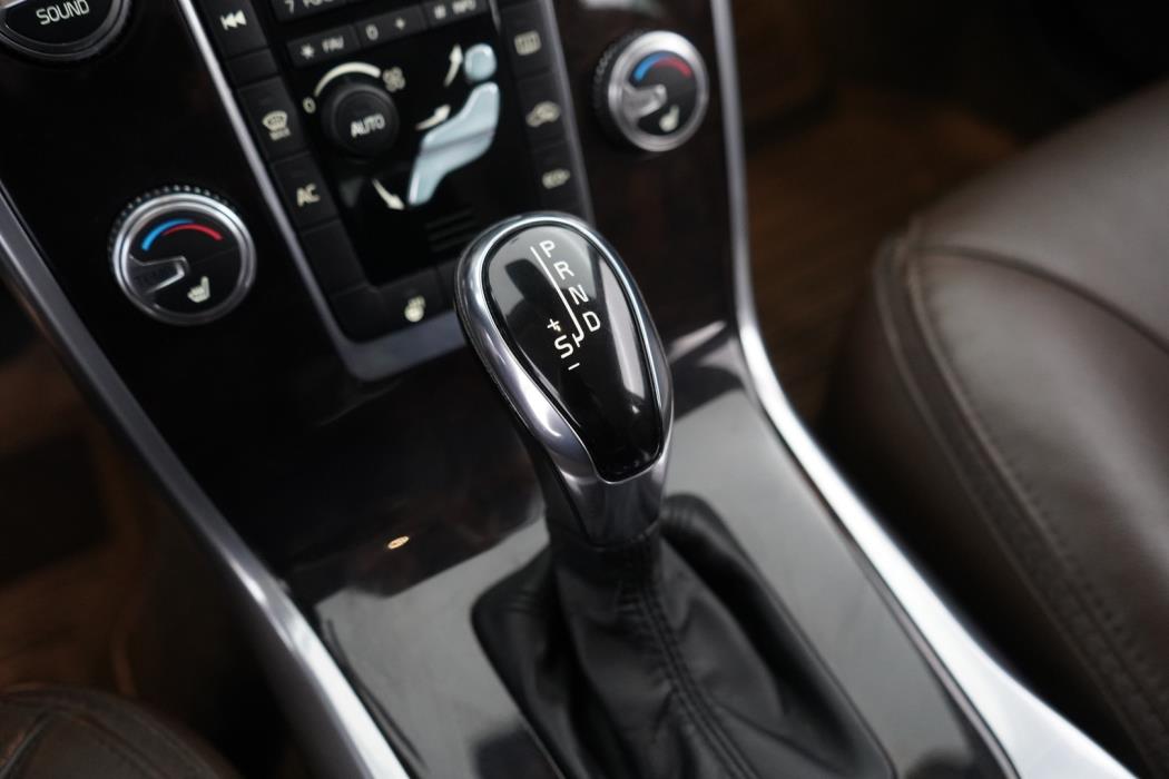 VOLVO XC70 2015
