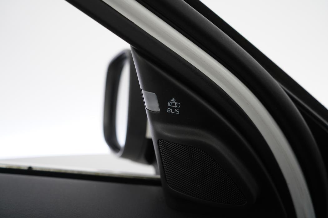 VOLVO XC70 2015
