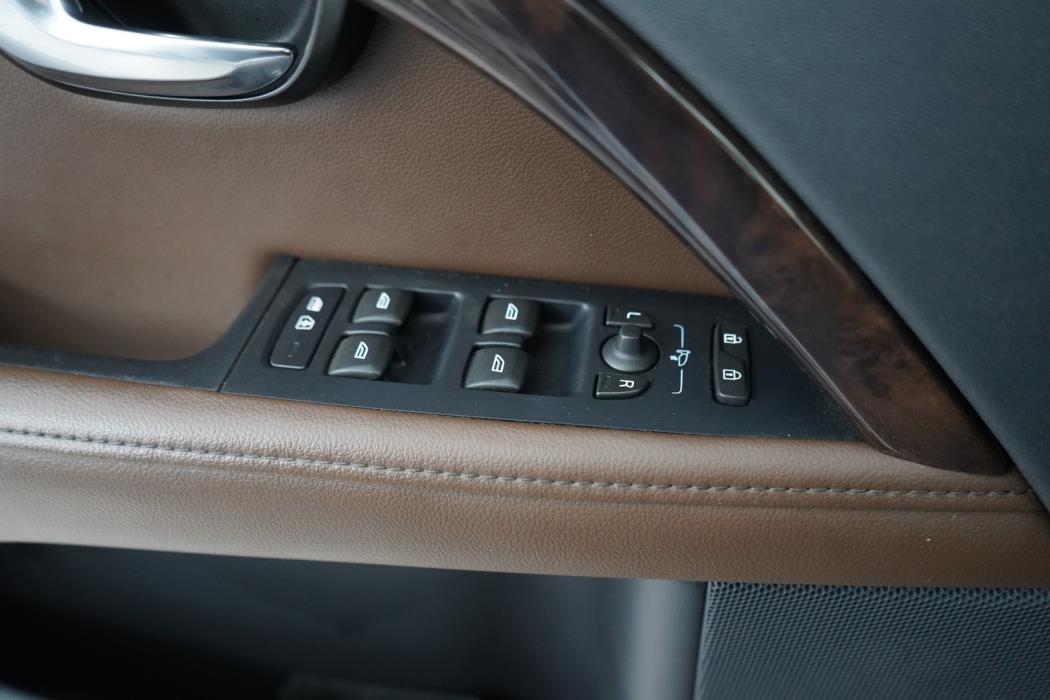 VOLVO XC70 2015
