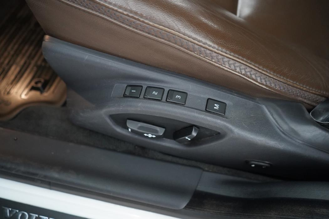 VOLVO XC70 2015
