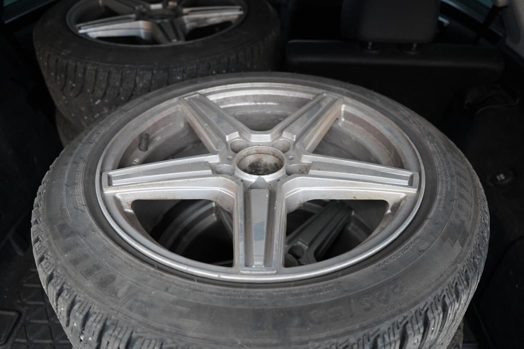 MERCEDES-BENZ E 2012