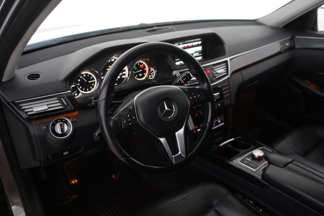 MERCEDES-BENZ E 2012