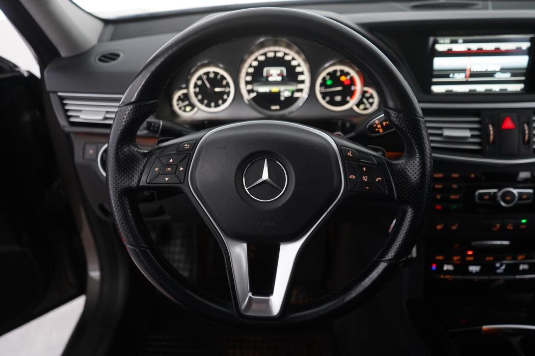 MERCEDES-BENZ E 2012